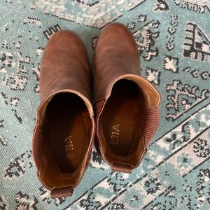 jody ribbed block heel chelsea boot
